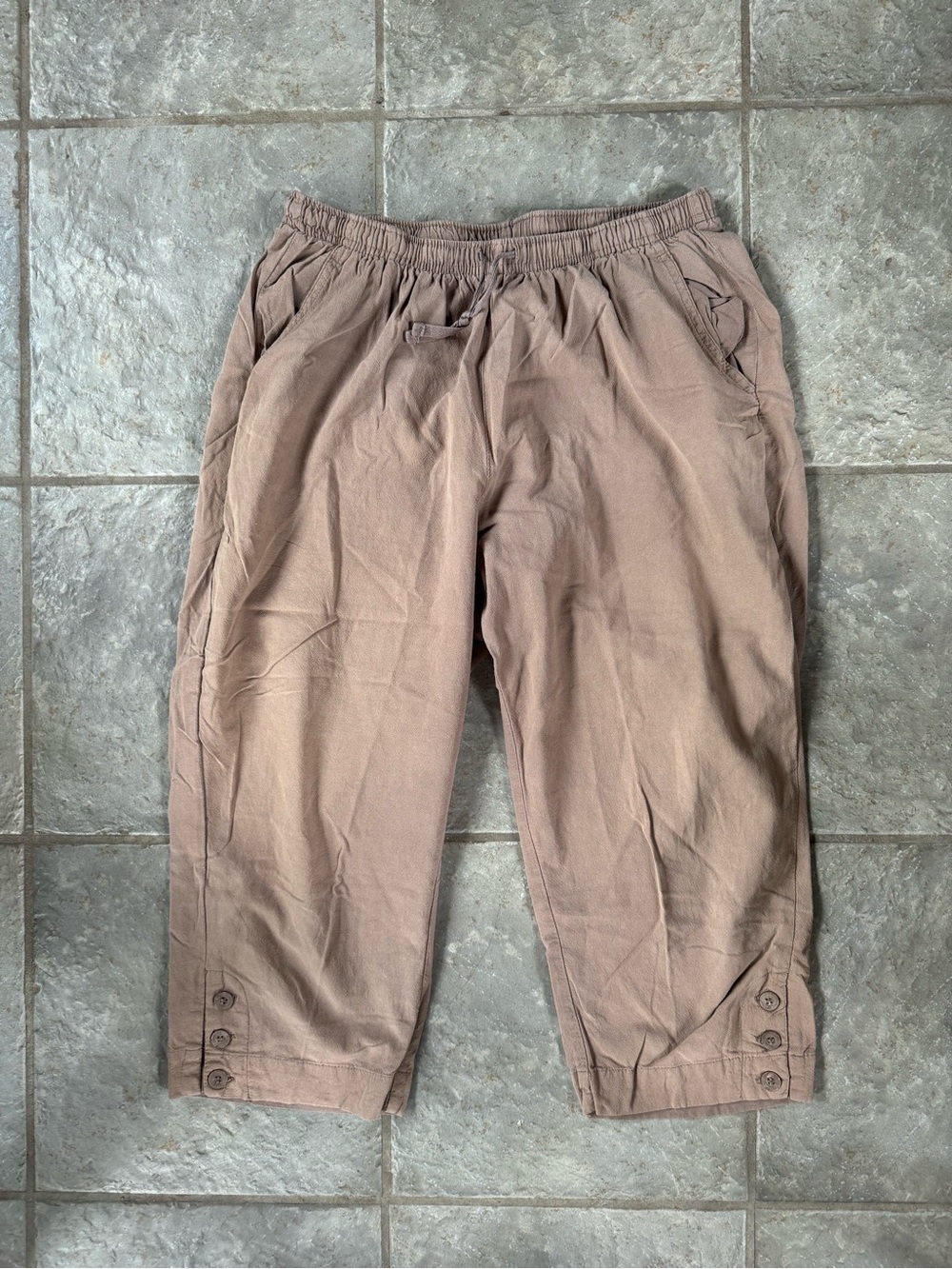 Women's Elastic Waist Brown Capris with Button Hem